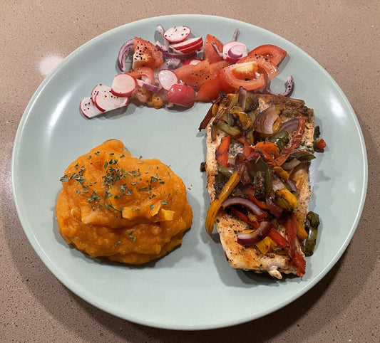 Kabeljauw met zoete aardappelpuree en salade