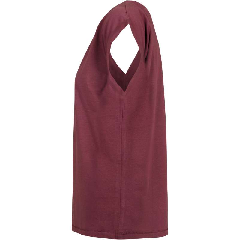 Zijaanzicht van het cherry Fit Fuel Lifestyle dames sport T-shirt – sportieve pasvorm met ademende stof.